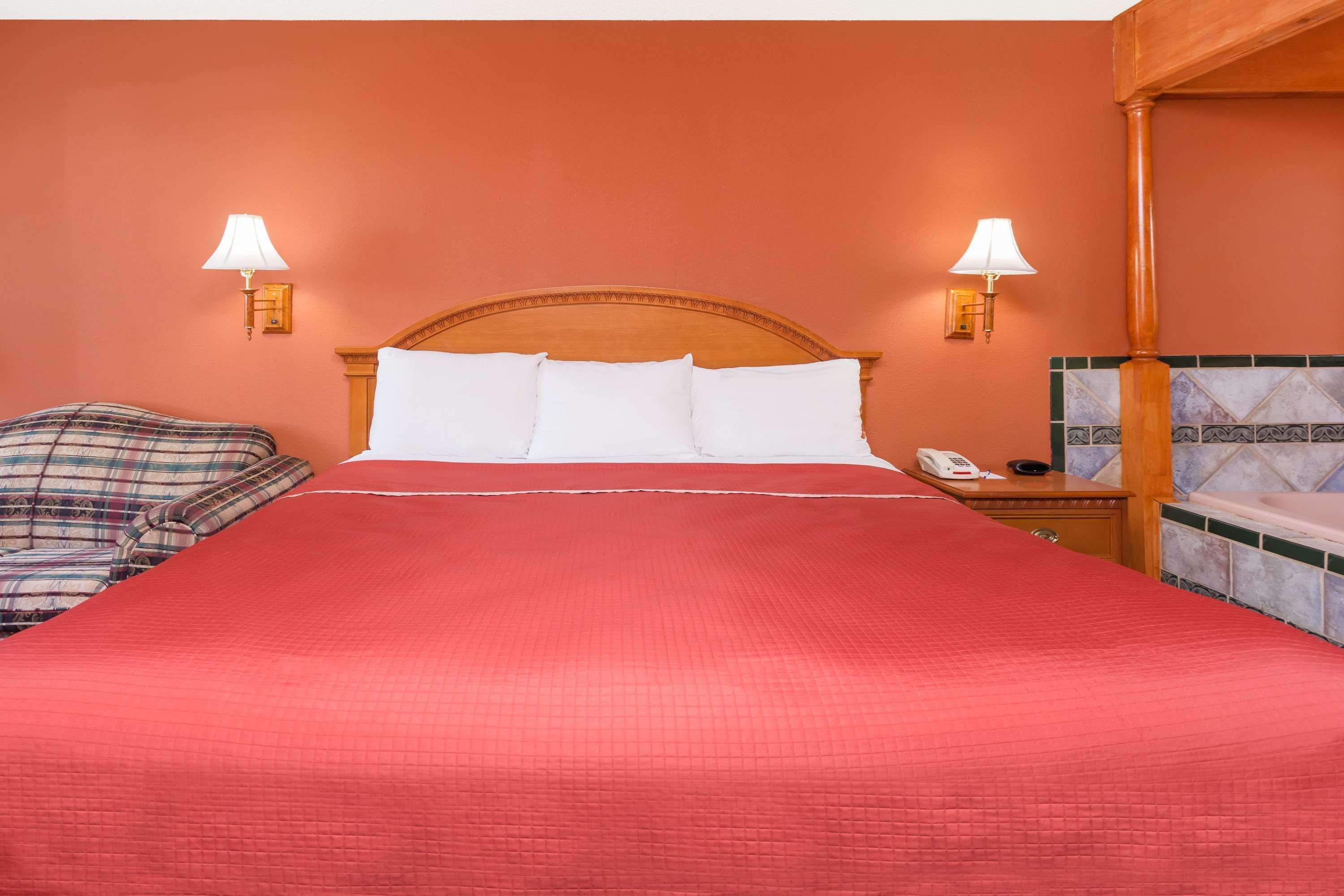 Travelodge By Wyndham Chattanooga/hamilton Place 2*