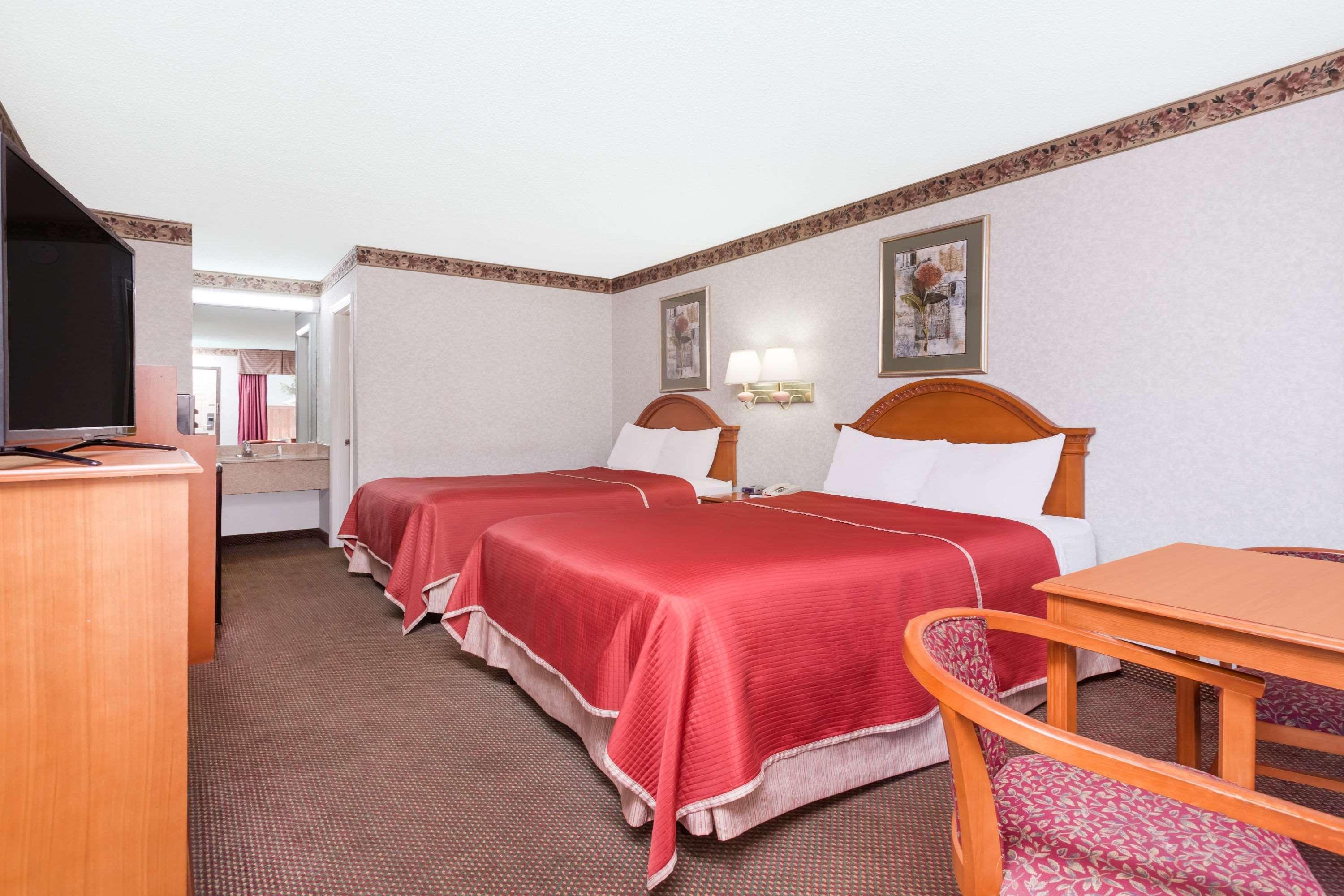 Travelodge By Wyndham Chattanooga/hamilton Place 2*